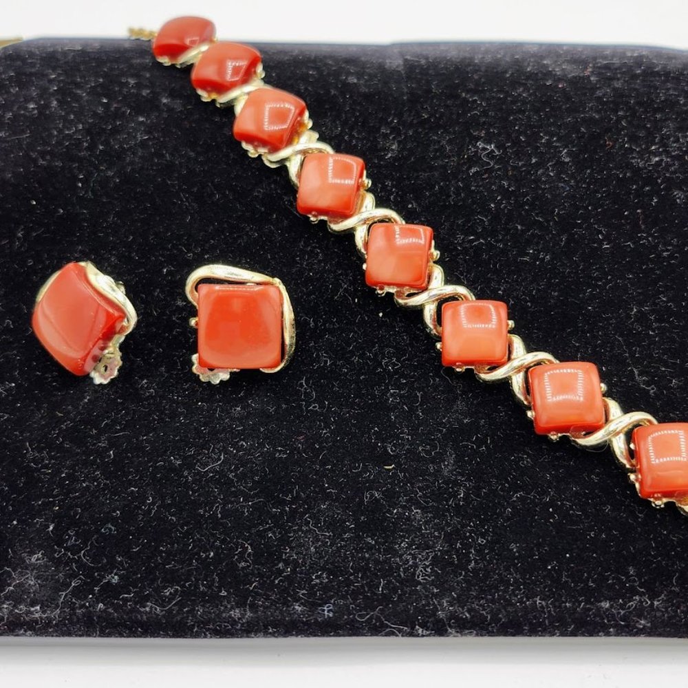 Vintage Rose Colored Diamond Shaped Thermoplast Necklace & Clip Earrings Set